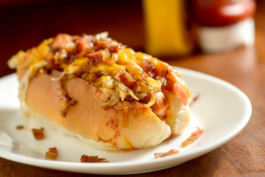 Quem pedir o hot-dog no dia 25 ganha uma porção de batata frita (foto: divulgação/ Tadeu Brunelli)