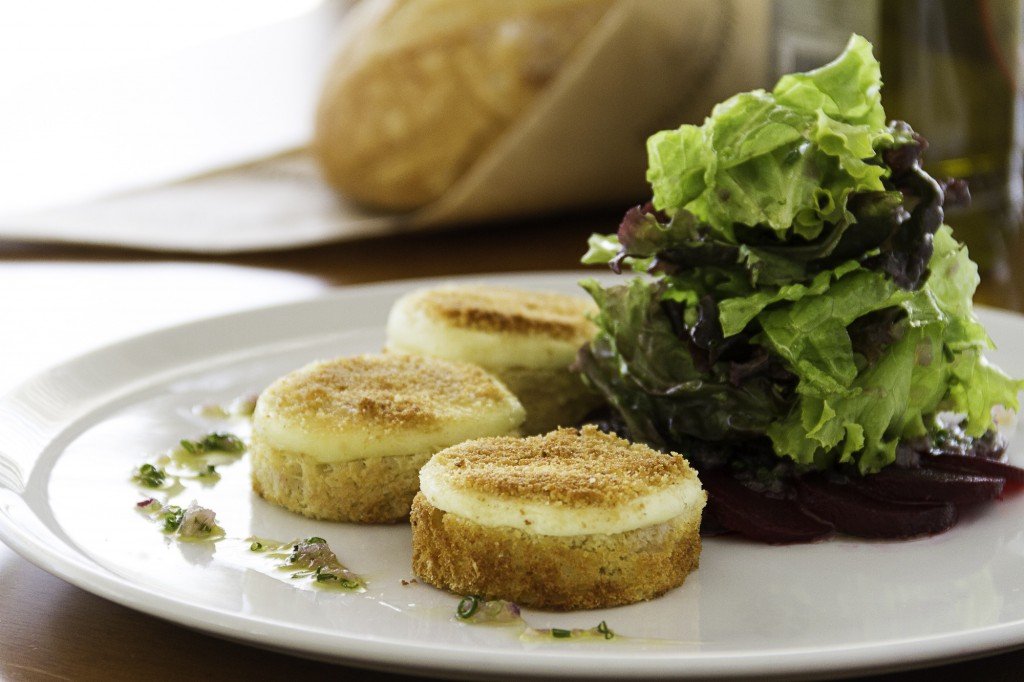 Salada de beterraba com queijo de cabra quente (foto: divulgação/ Renato Ribeiro)