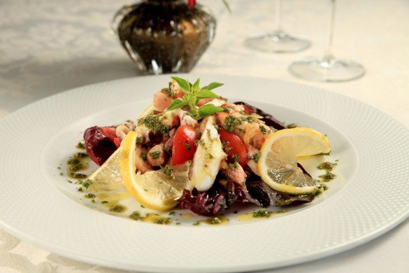 Salada de frutos do mar com pesto de manjericão (foto: divulgação/ Artur Bragança)