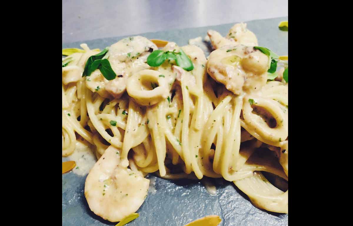 Aprenda a receita de spaghetti alla carbonara di mare (Foto: Divulgação)
