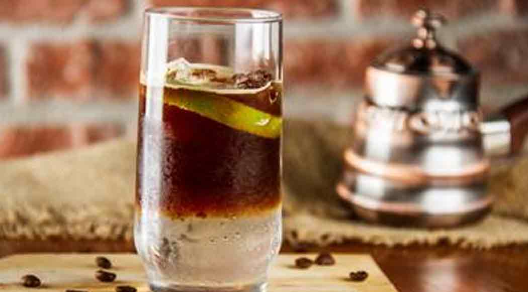Aprenda a fazer o Cold Brew Gin Tonic