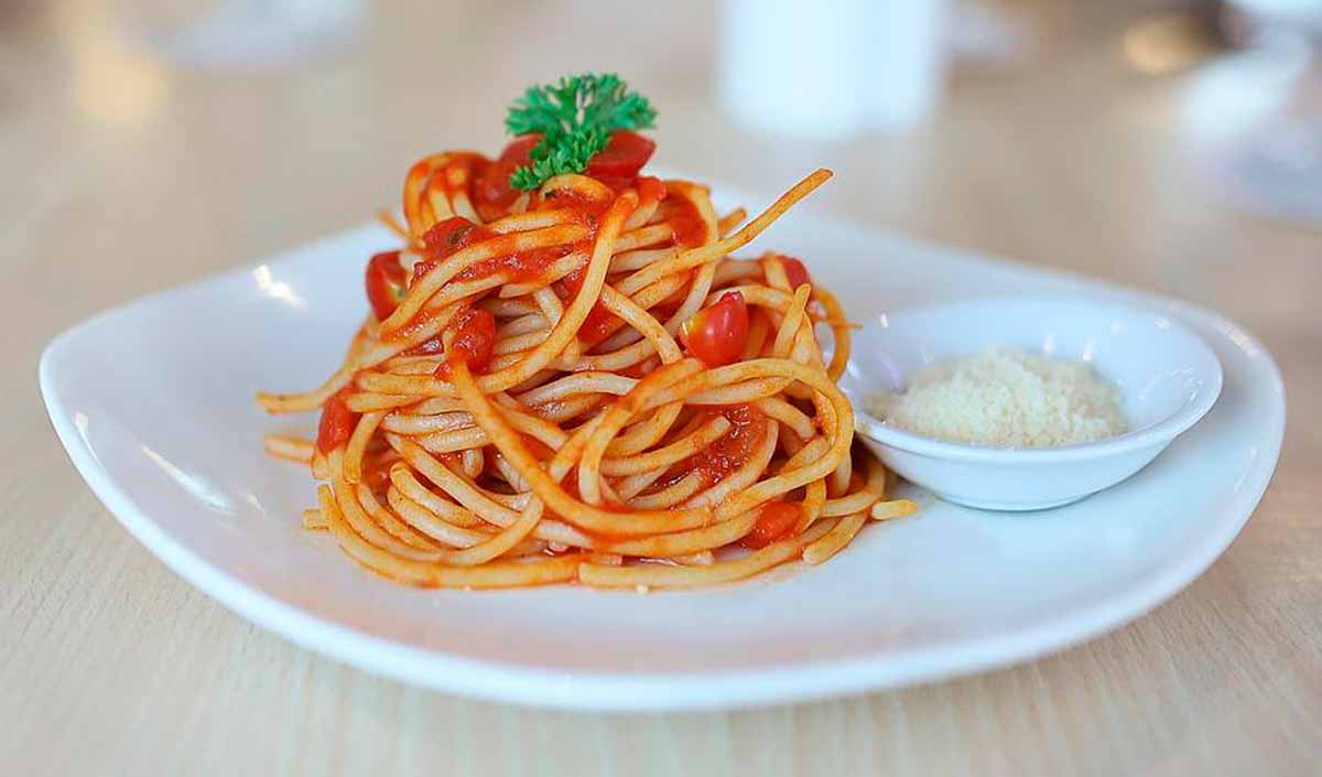 Vídeo: Aprenda a fazer o melhor espaguete com molho de tomate