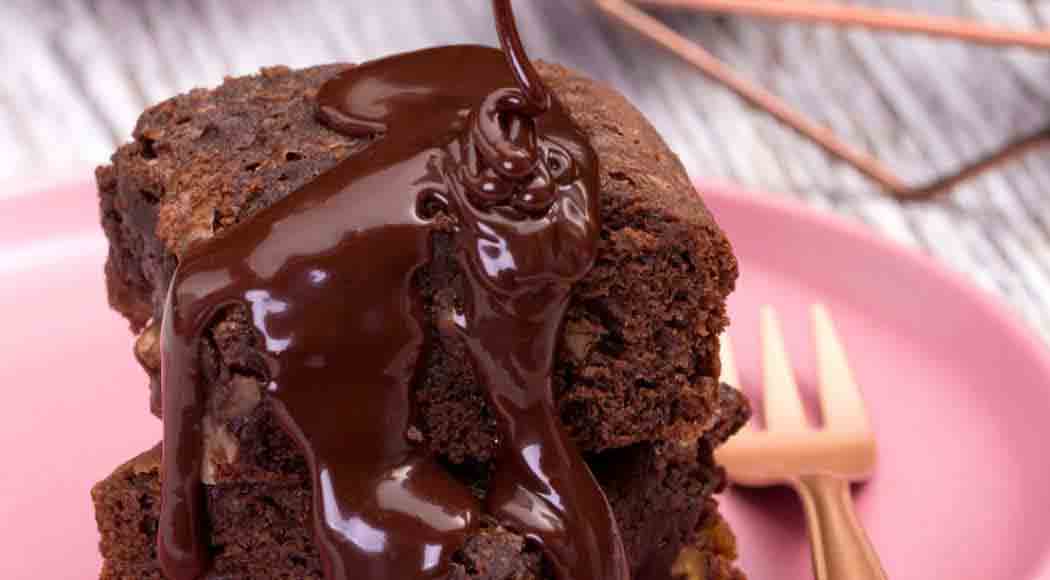 Brownie de chocolate com nozes fica pronto em 40 minutos. Foto: Luna Garcia/Estúdio Gastronômico