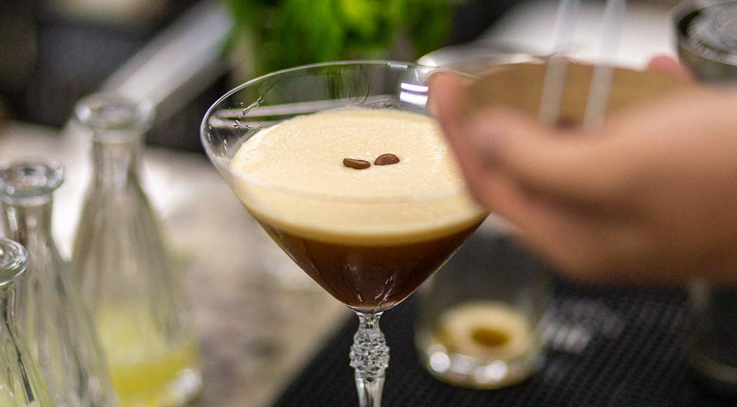 Espresso Martini é clássico com vodca e licor de café