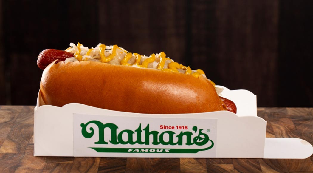 Direto dos EUA: rede de hot dogs Nathan's Famous desembarca no Brasil