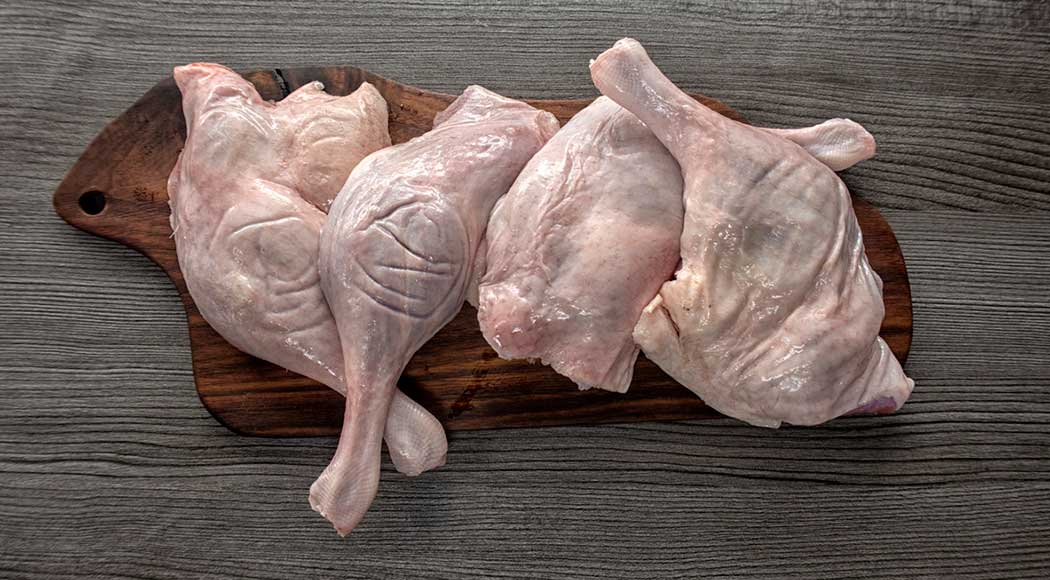 Agência dos EUA alerta: nunca lave carne de frango crua