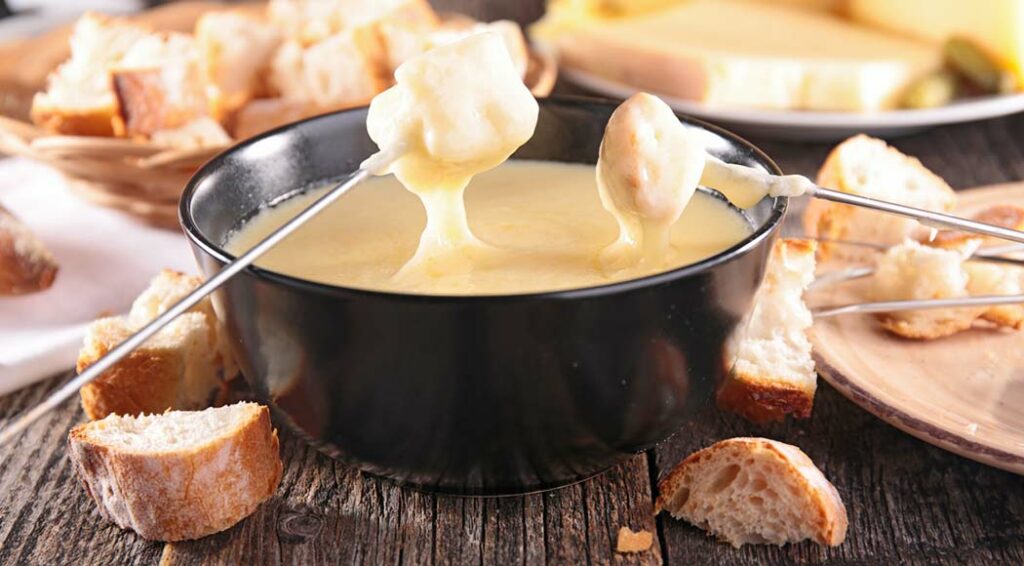 Receita de fondue "imperfeito" de queijo para o Dia dos Namorados