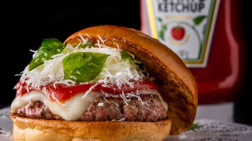 Cliente vence ação da Heinz e dá nome a hambúrguer no Frank & Charles