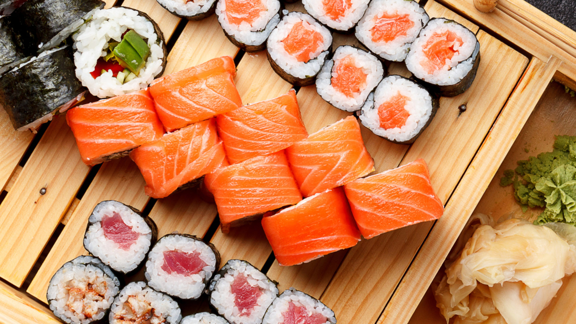 Aprenda a comer sushi como se vivesse em Tóquio (Foto: iStock)