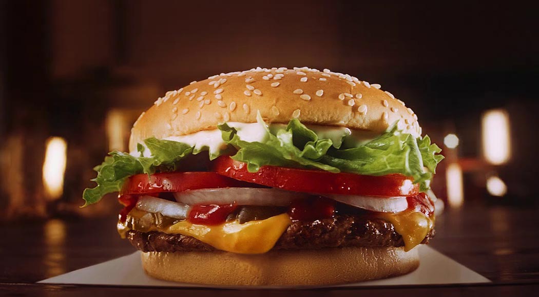 Burger King dá hamburguer grátis na Black Friday; veja como se cadastrar