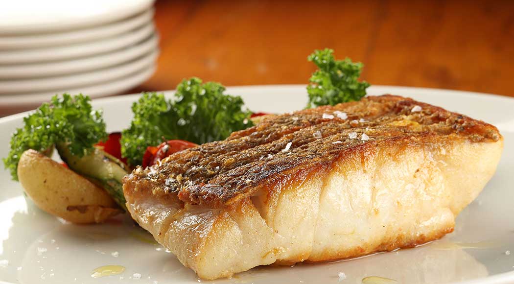 Receita de peixe branco grelhado com legumes para uma refeição leve (Foto: Divulgação)