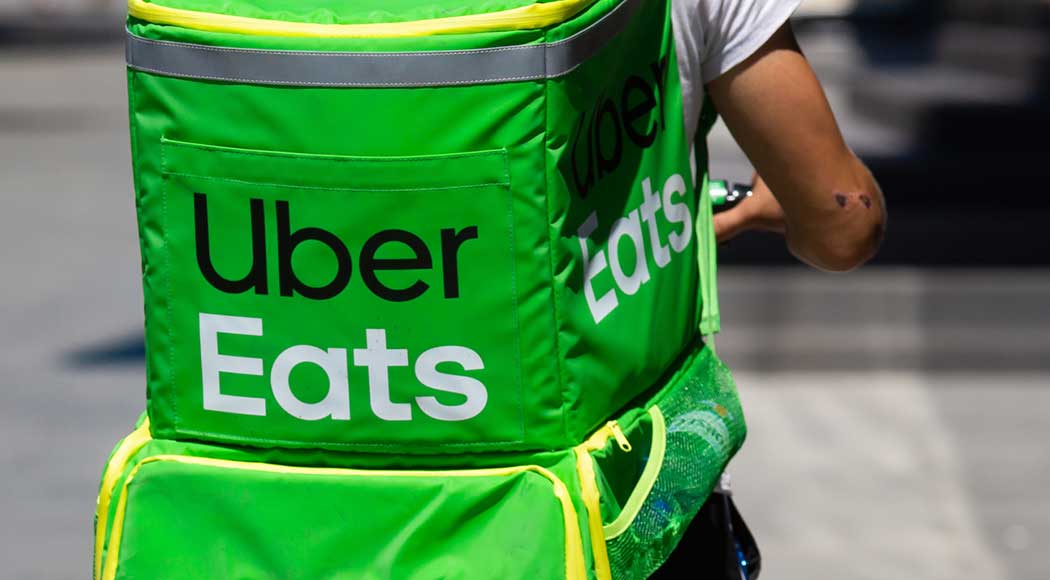 Delivery de comida pode ficar mais caro com saída do Uber Eats do Brasil (Foto: iStock)