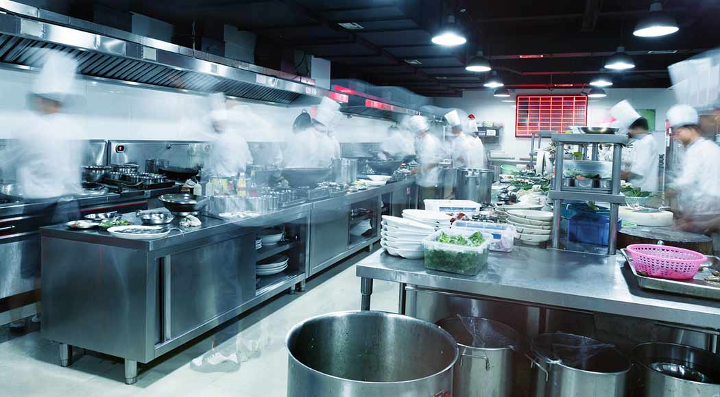 Restaurantes afastaram 25% dos funcionários em janeiro por covid (Foto: iStock)