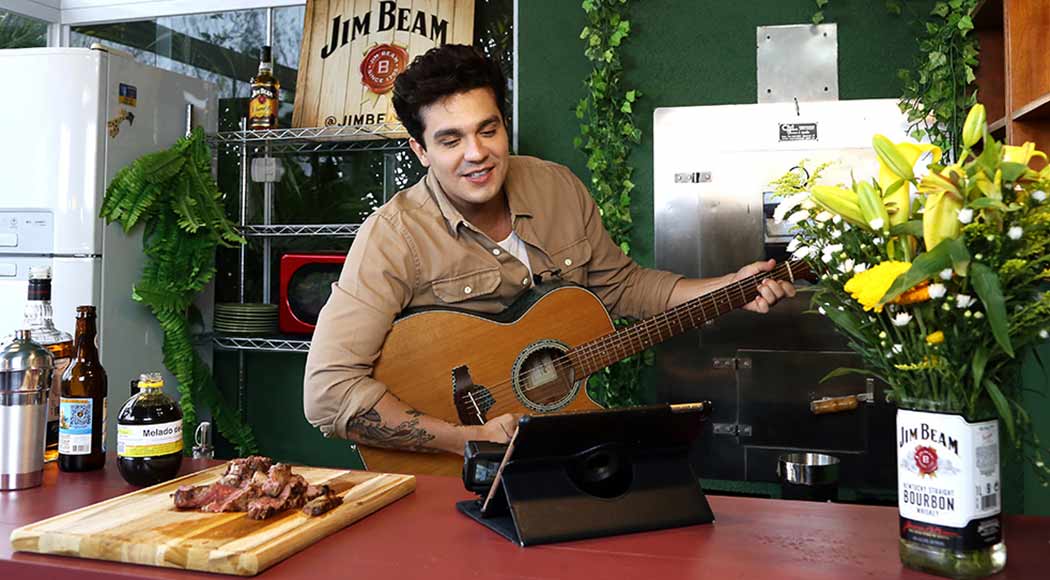 Luan Santana apresenta série sobre churrasco e whisky americano (Foto: Divulgação)