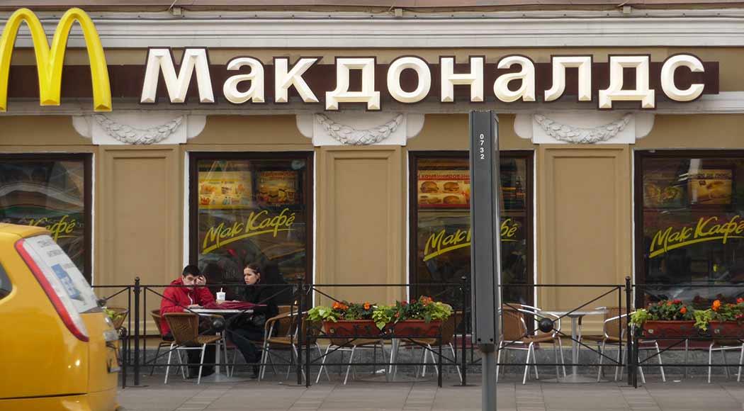McDonald's suspende operações na Rússia e fecha 850 lojas (Foto: iStock)