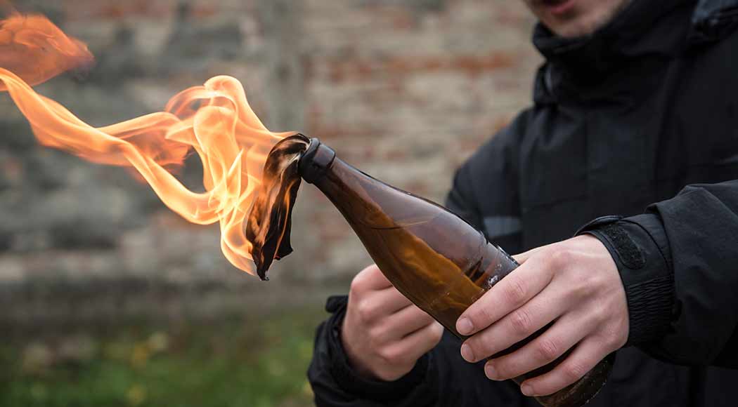 Cervejaria ucraniana interrompe produção de geladas para fazer coquetéis molotov (Foto: iStock)