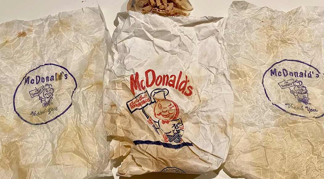 Lanche do McDonald's de 60 anos é encontrado escondido em parede (Foto: Reddit)