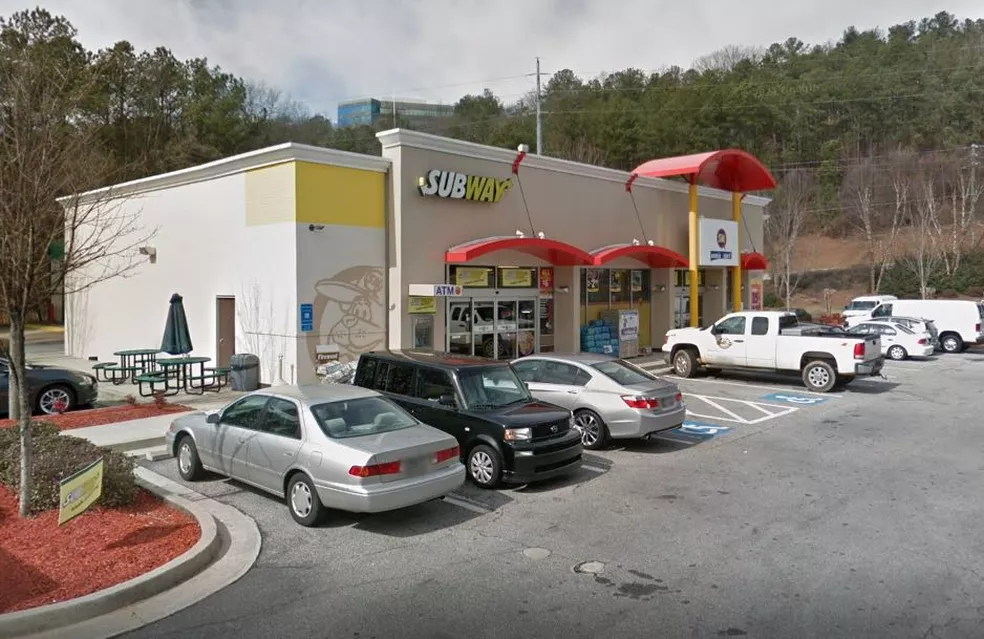 Cliente mata atendente de lanchonete a tiros após sanduíche vir com “muita maionese” (Foto: Reprodução/Google Street View)