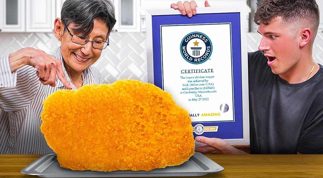 Dupla entra para o Guinness ao preparar nugget gigante de 21 kg (Foto: Guinness World Records)