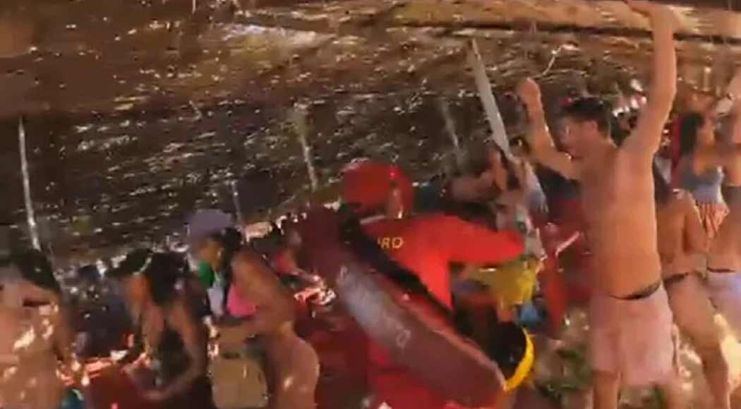 Vídeo: Teto de palha cai sobre clientes de restaurante no Rio Araguaia (Foto: Reprodução)