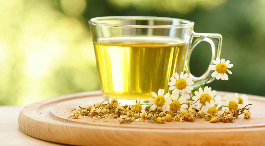 Estudo confirma que chá de camomila ajuda a combater a insônia (Foto: iStock)