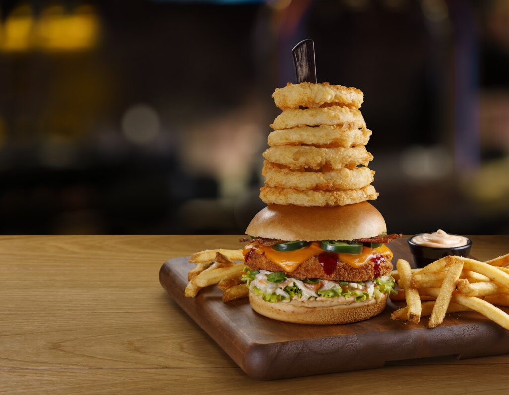 Barbecue Crispy Chicken Burger - TGI Fridays (Crédito: Divulgação)