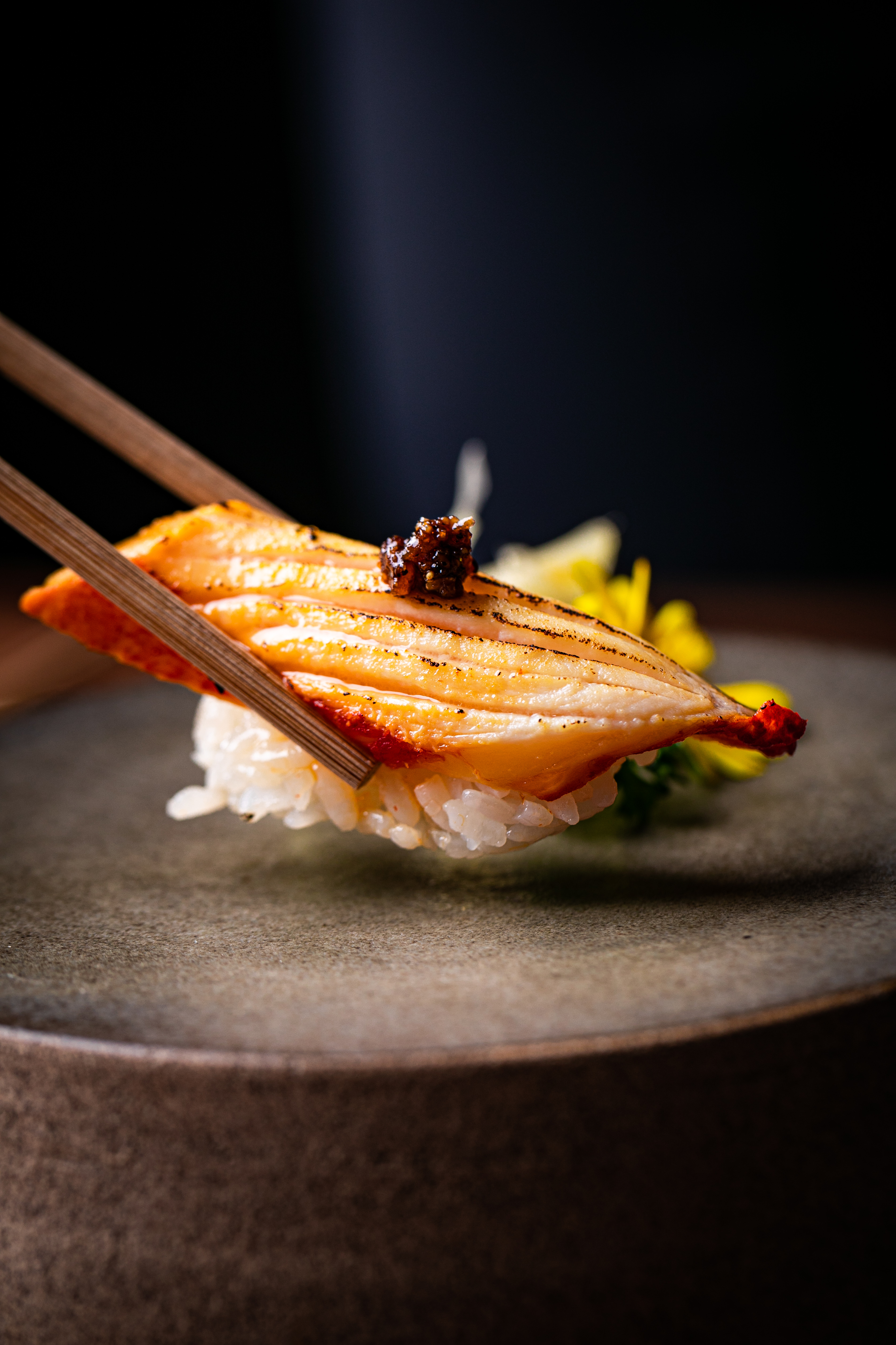 Celebre o Dia do Sushi com uma receita surpreendente do chef Eduardo Takeshi