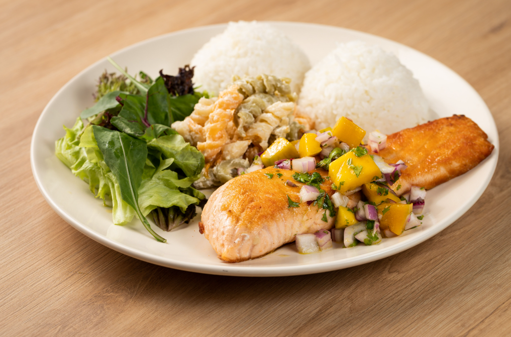 Grilled Salmon With Mango Salsa Plate do Lanikai/Créditos: Johnny Mazzilli