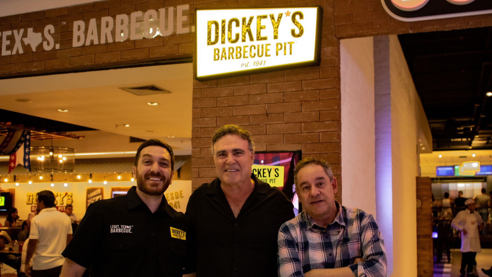 Arthur Fumis, sócio do Dickey's Barbecue Pit, Caco Cruz, fundador e CEO do Villa Bowling, Antônio Augusto, fundador e CEO da Antaris Franchising