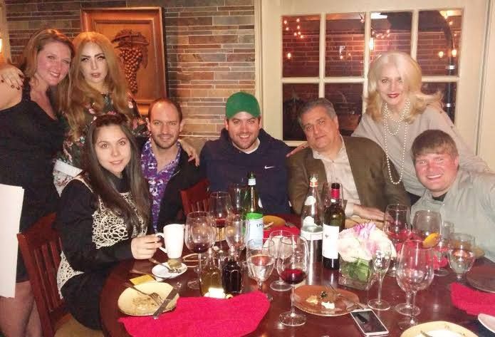Lady Gaga e amigos no Joanne Trattoria, em Nova York