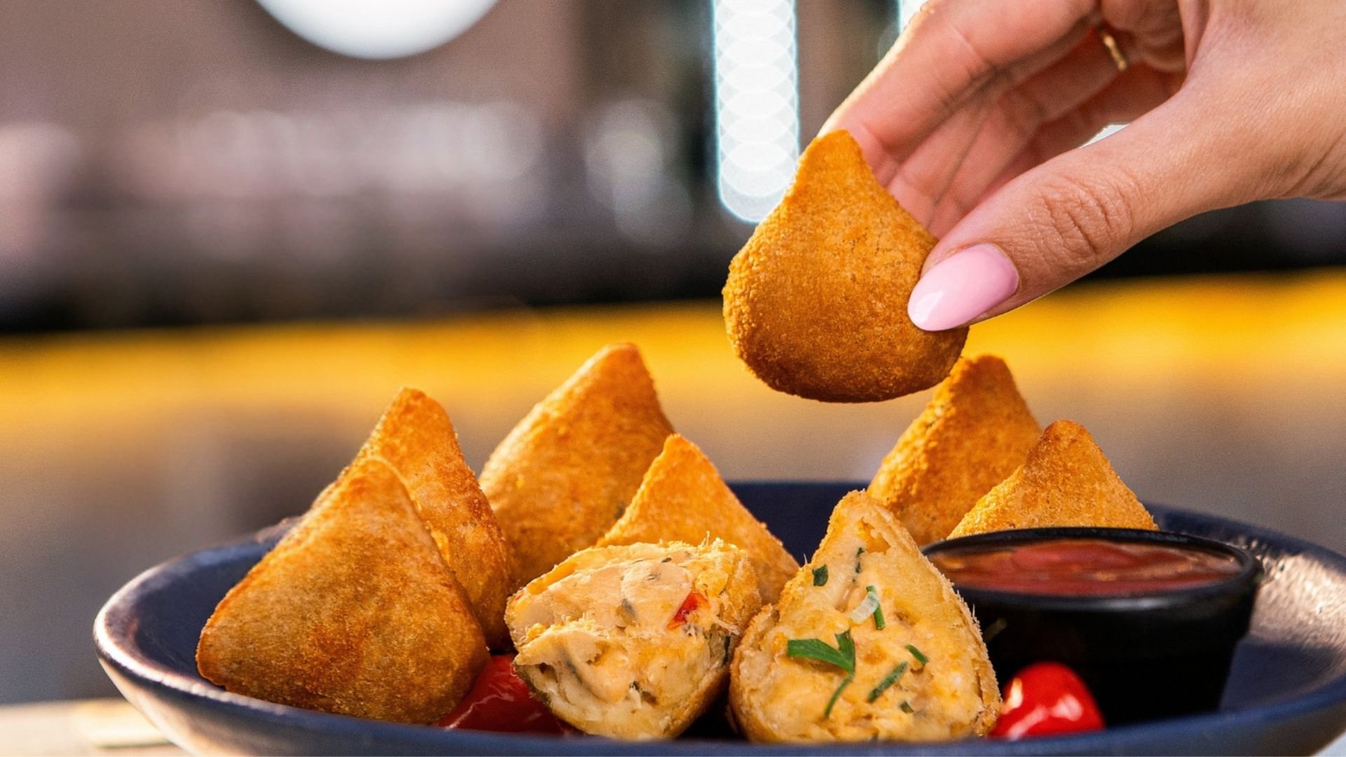 Dia da Coxinha: especialistas revelam segredos para o salgado perfeito