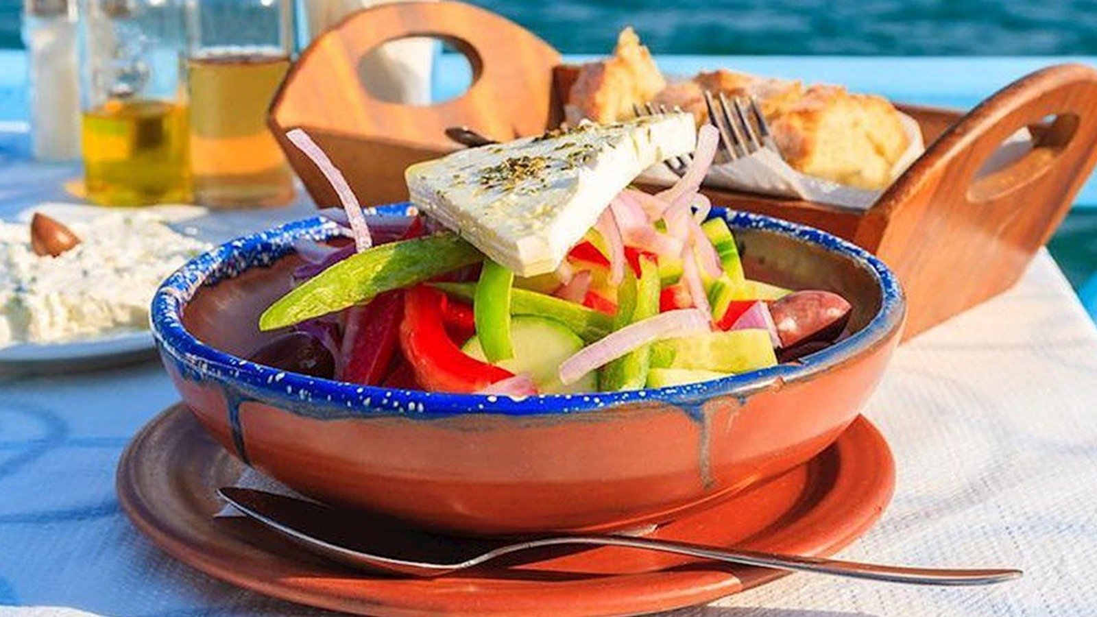 Aprenda a fazer a tradicional salada grega Horiatiki