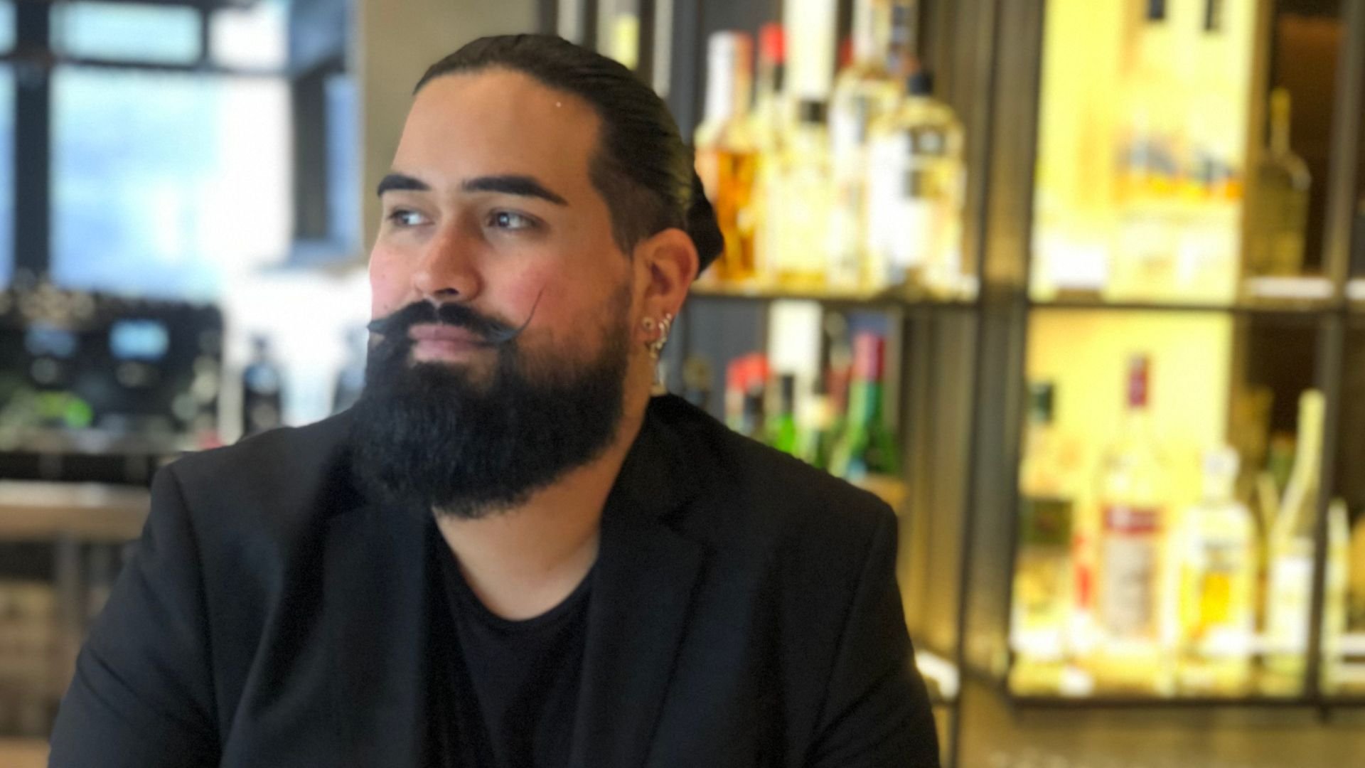 Bar Oculto recebe chileno Nicolás Farías em ação com bartenders latinos