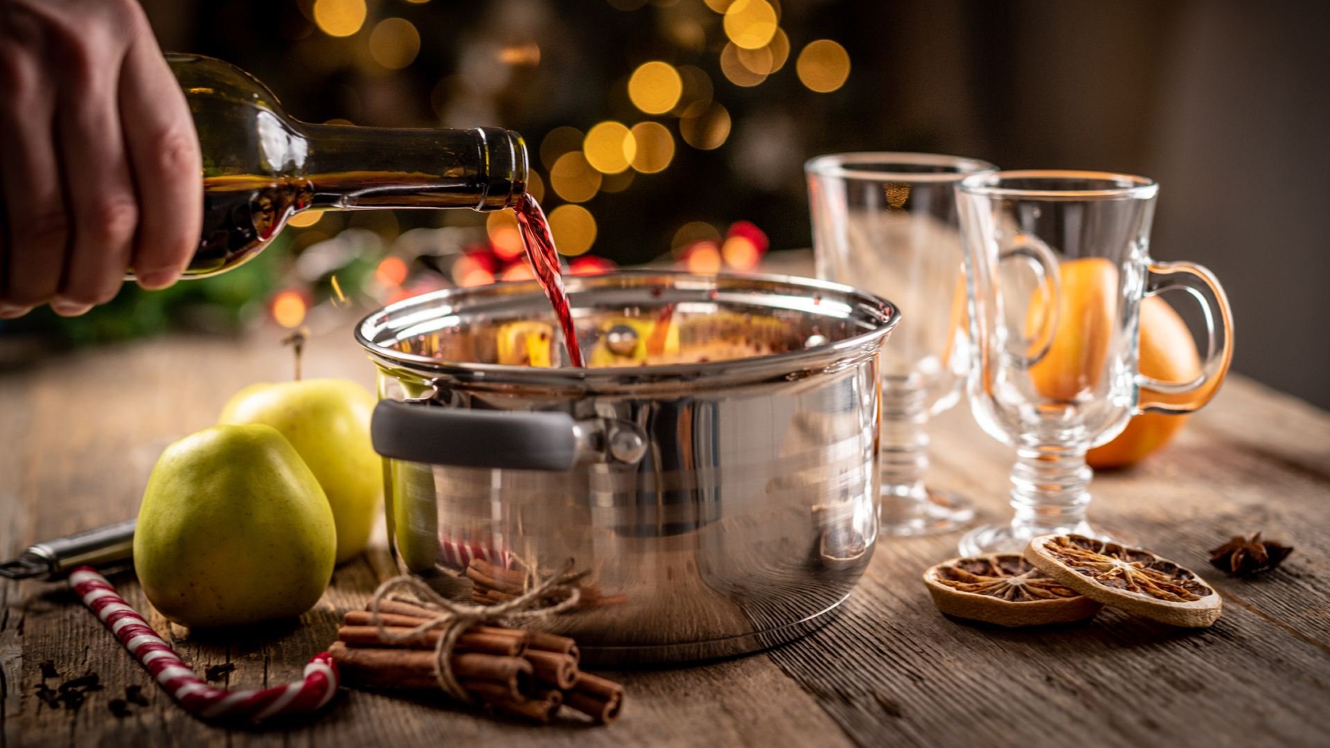 Vinho quente: aprenda a preparar a tradicional bebida do inverno brasileiro
