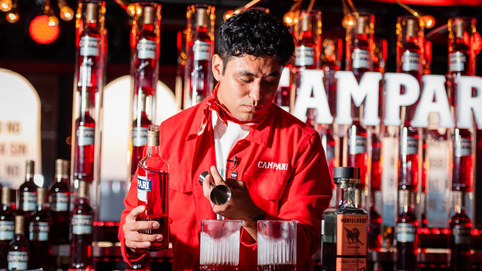 Jorge Eduardo Urbano, do México, vence o Campari Bartender Competition 2025