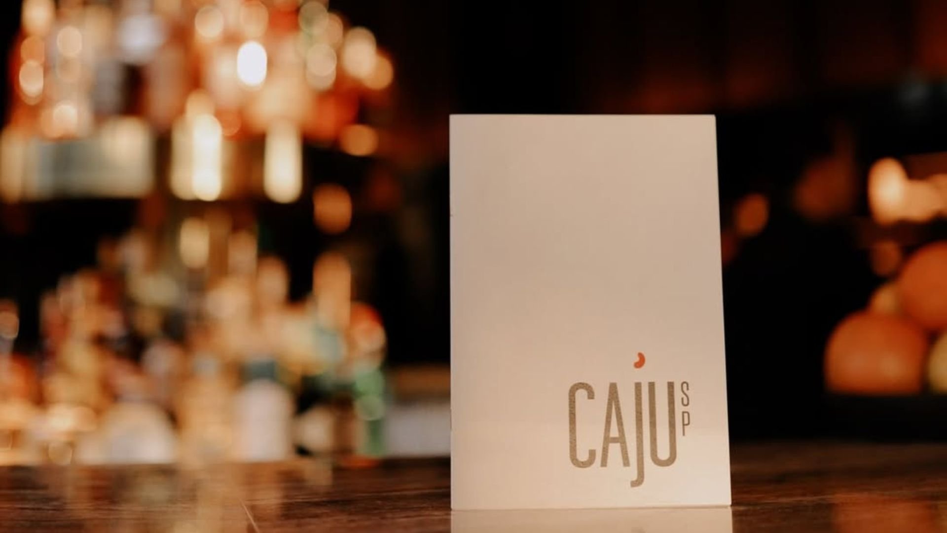 Bar Caju recebe Rachel Louise, mixologista do Tuju, para ‘takeover’ com drinks inéditos