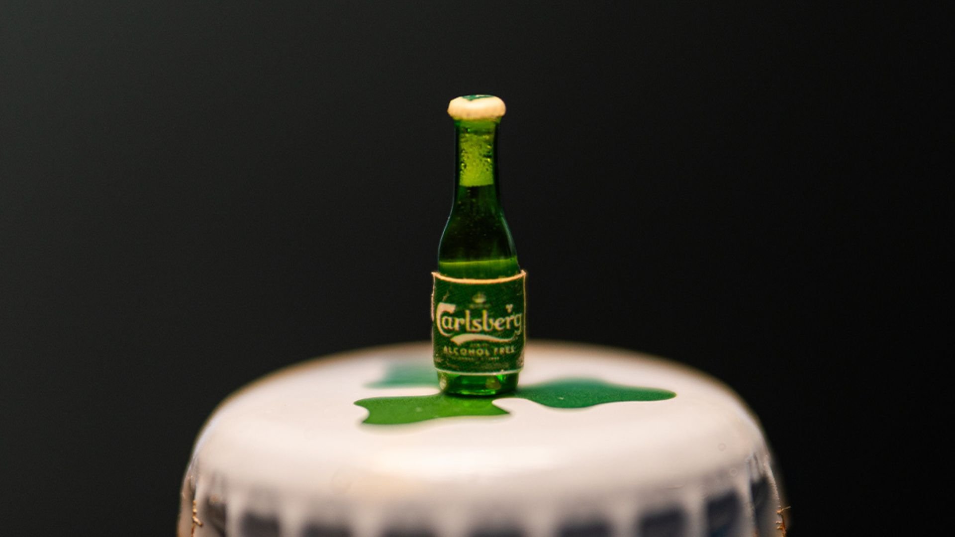 Carlsberg anuncia criação da menor garrafa de cerveja do mundo