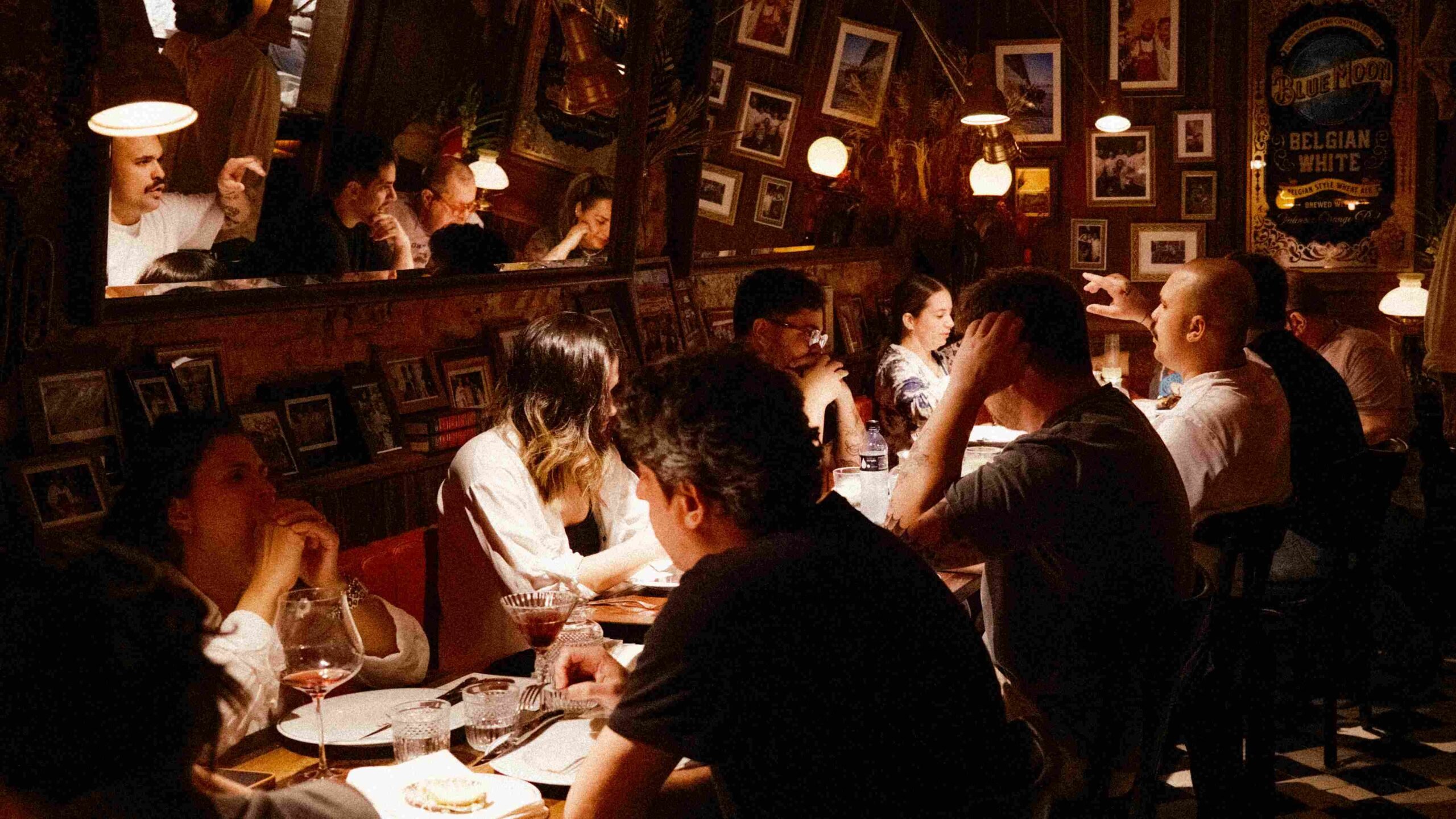 Holy Tavern abre as portas com proposta intimista inspirada em Nova York