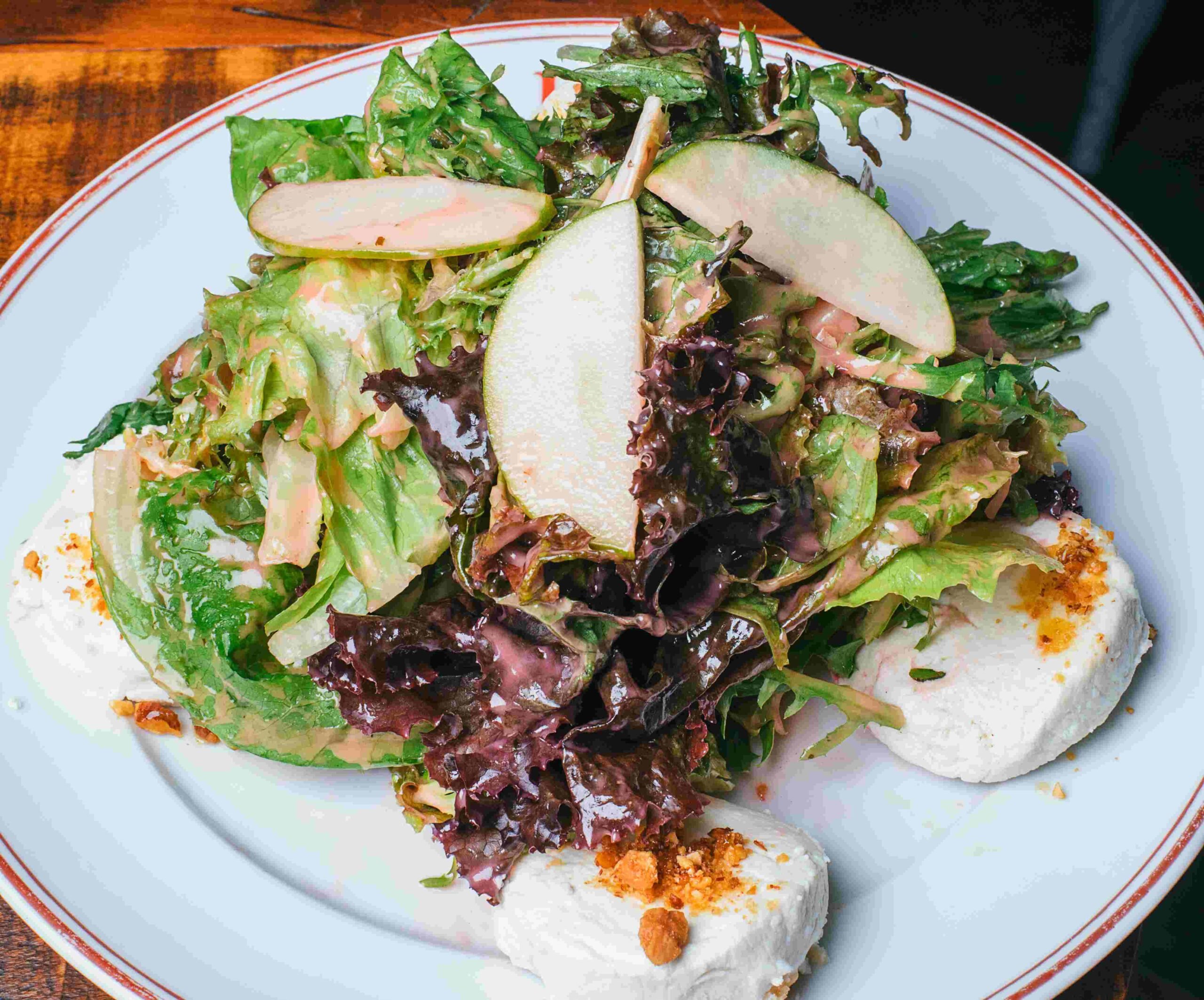 Salada Chèvre Chaud da ICI Brasserie (Divulgação)